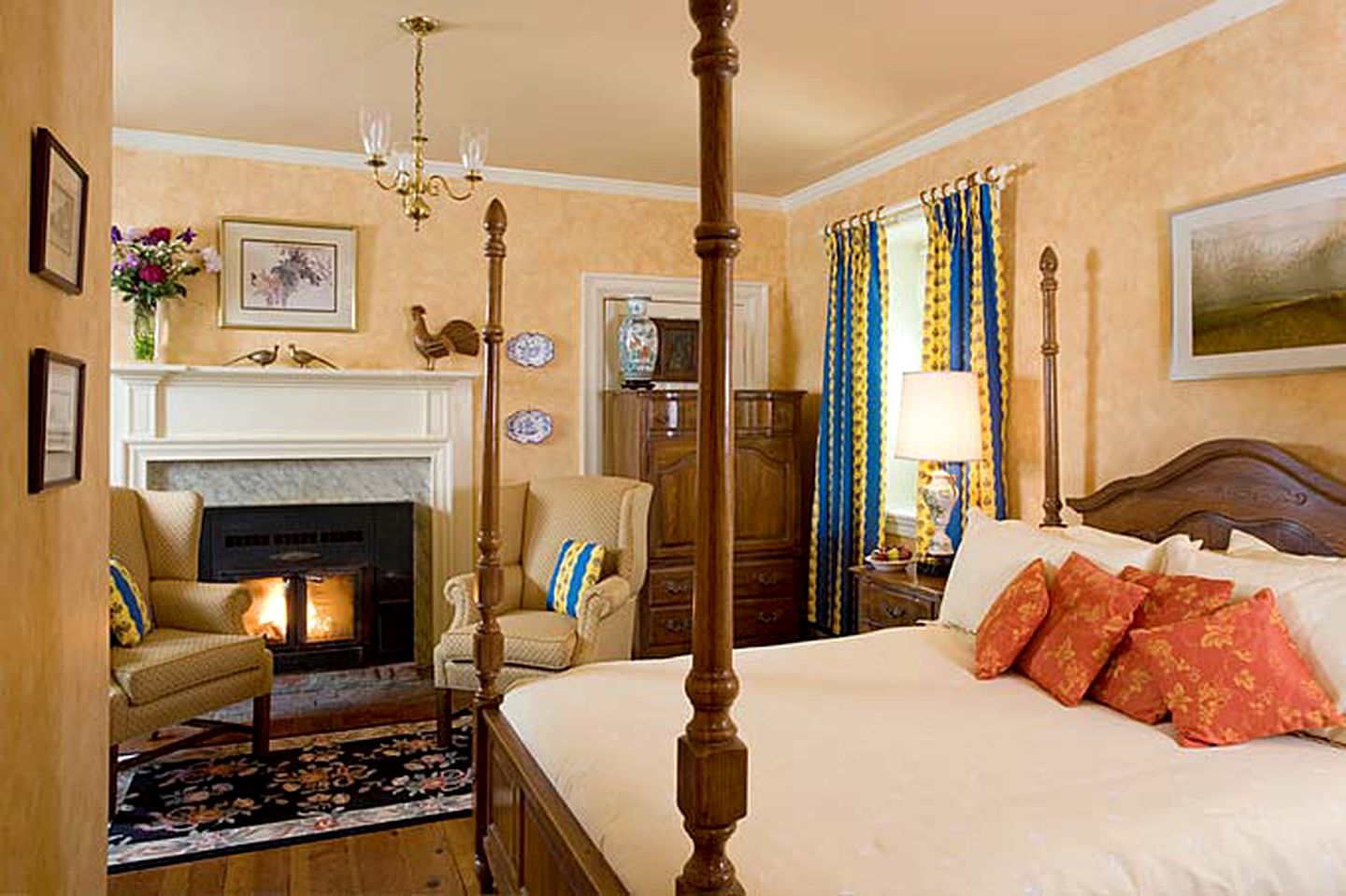 Intimate Room in a Deluxe French Lodge with a Gourmet Restaurant in the Mountains of White Post, Virginia