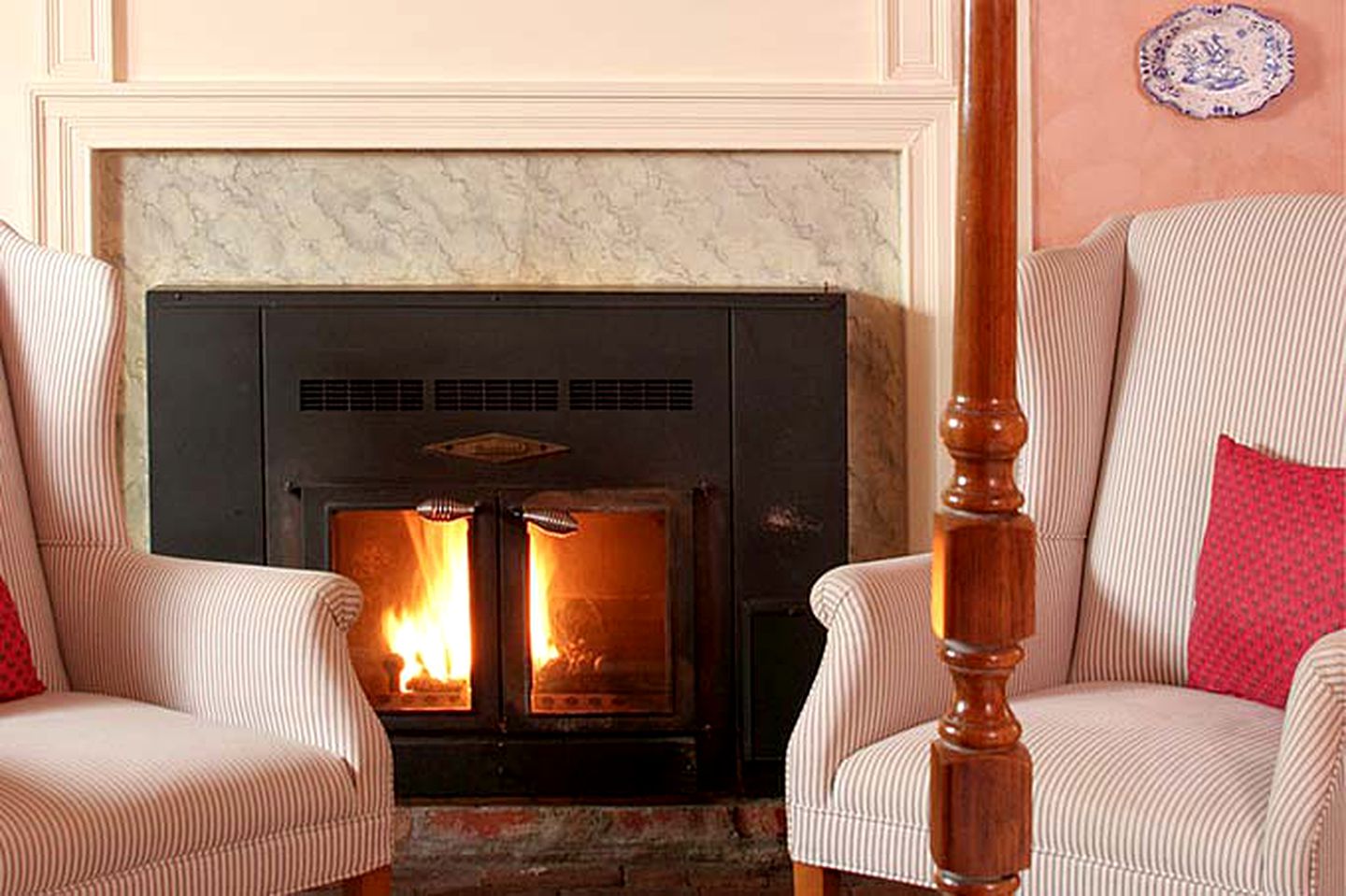 Intimate Room in a Deluxe French Lodge with a Gourmet Restaurant in the Mountains of White Post, Virginia