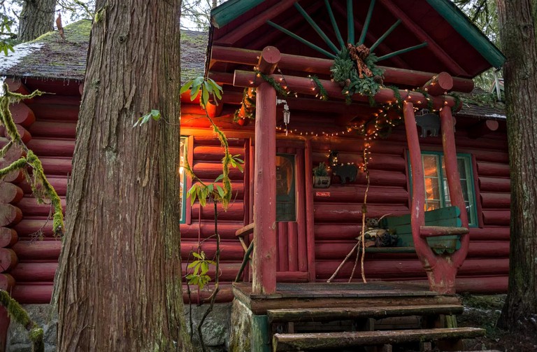 Cabins (Rhododendron, Oregon, United States)