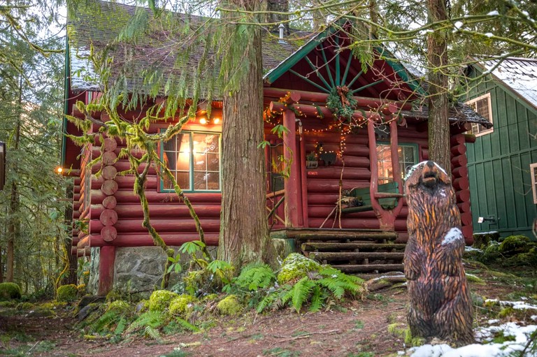 Cabins (Rhododendron, Oregon, United States)