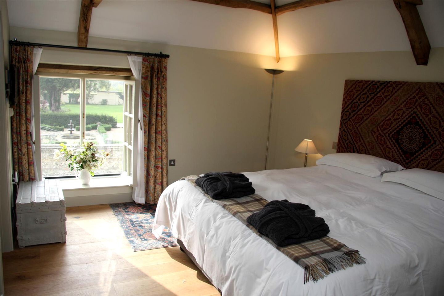 Charming Pet-Friendly Cottage Rental in Gorgeous Countryside of Dorset, England