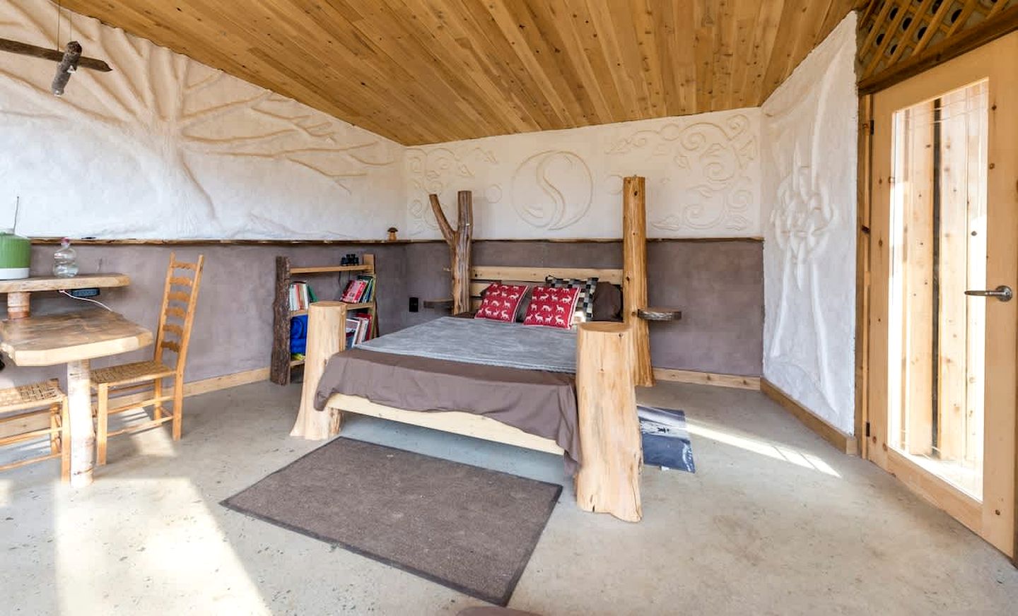 Unique Eco-Friendly Cabin Overlooking Forests and Laurentian Mountains in Quebec