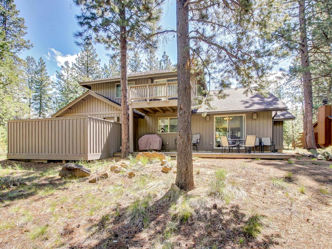 Riverfront Family Cottage Beside a Waterpark in Sunriver, Oregon