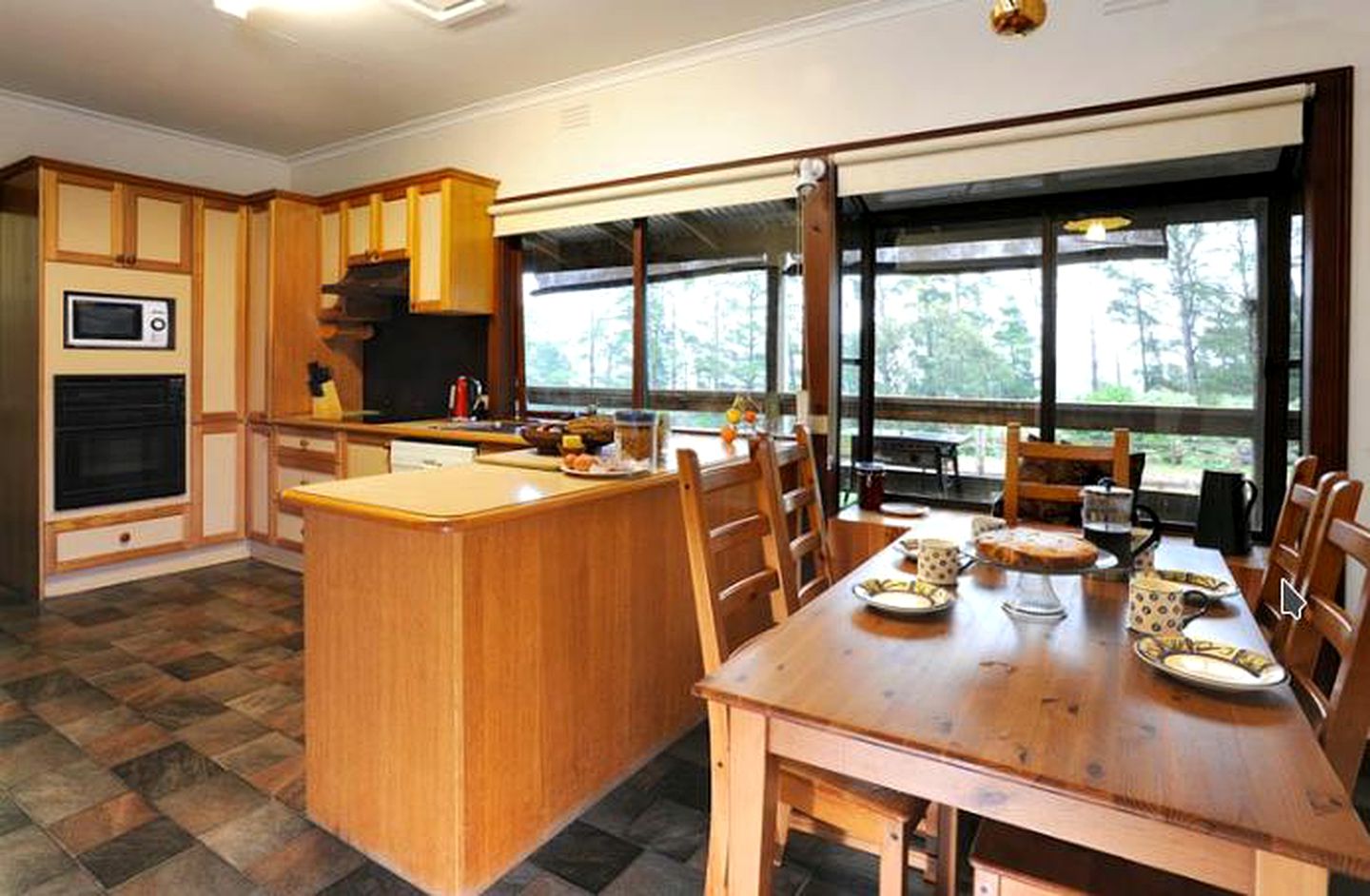 Picturesque Cottage Rental in the Countryside near Badger Creek, Victoria