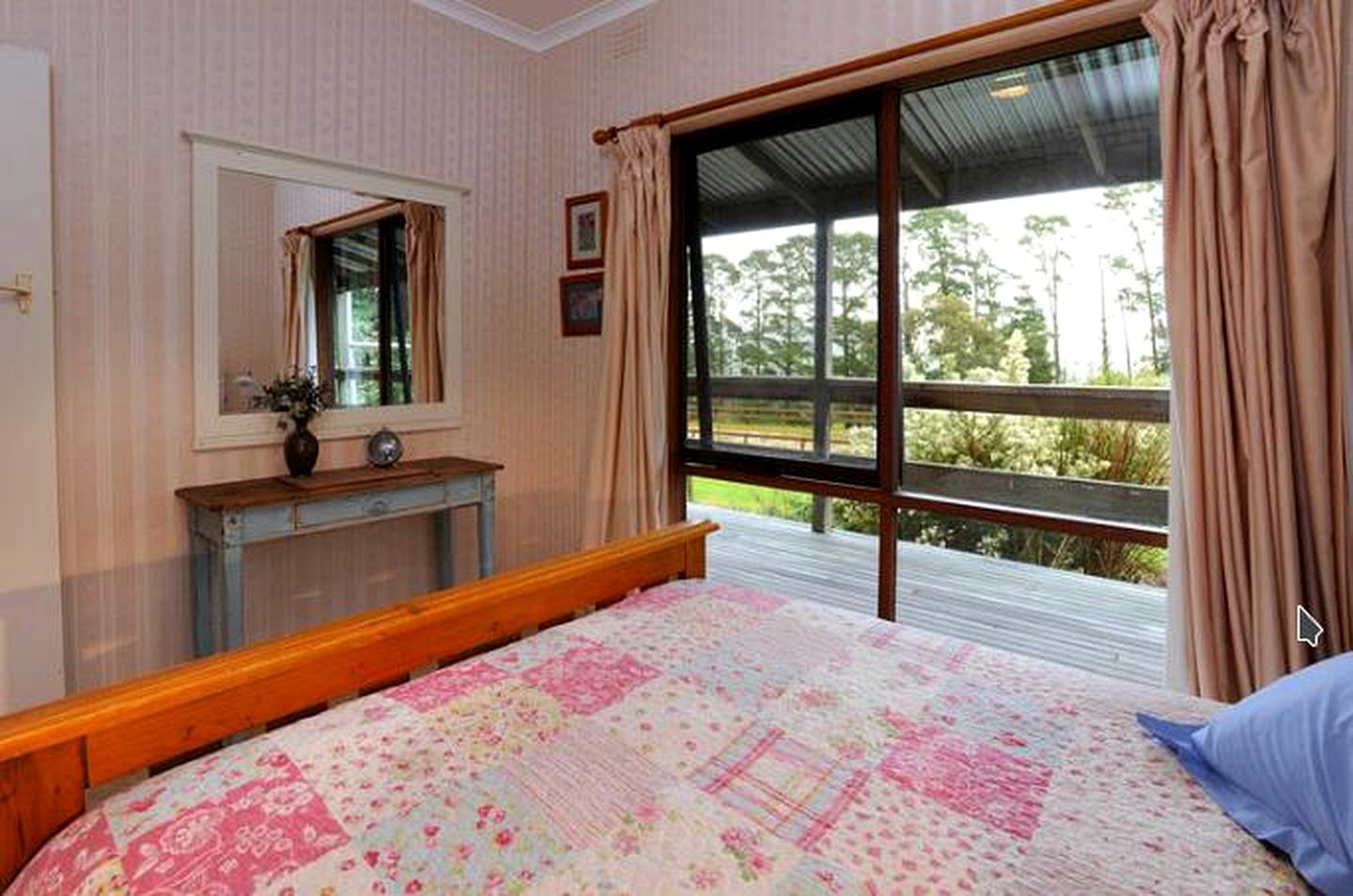 Picturesque Cottage Rental in the Countryside near Badger Creek, Victoria