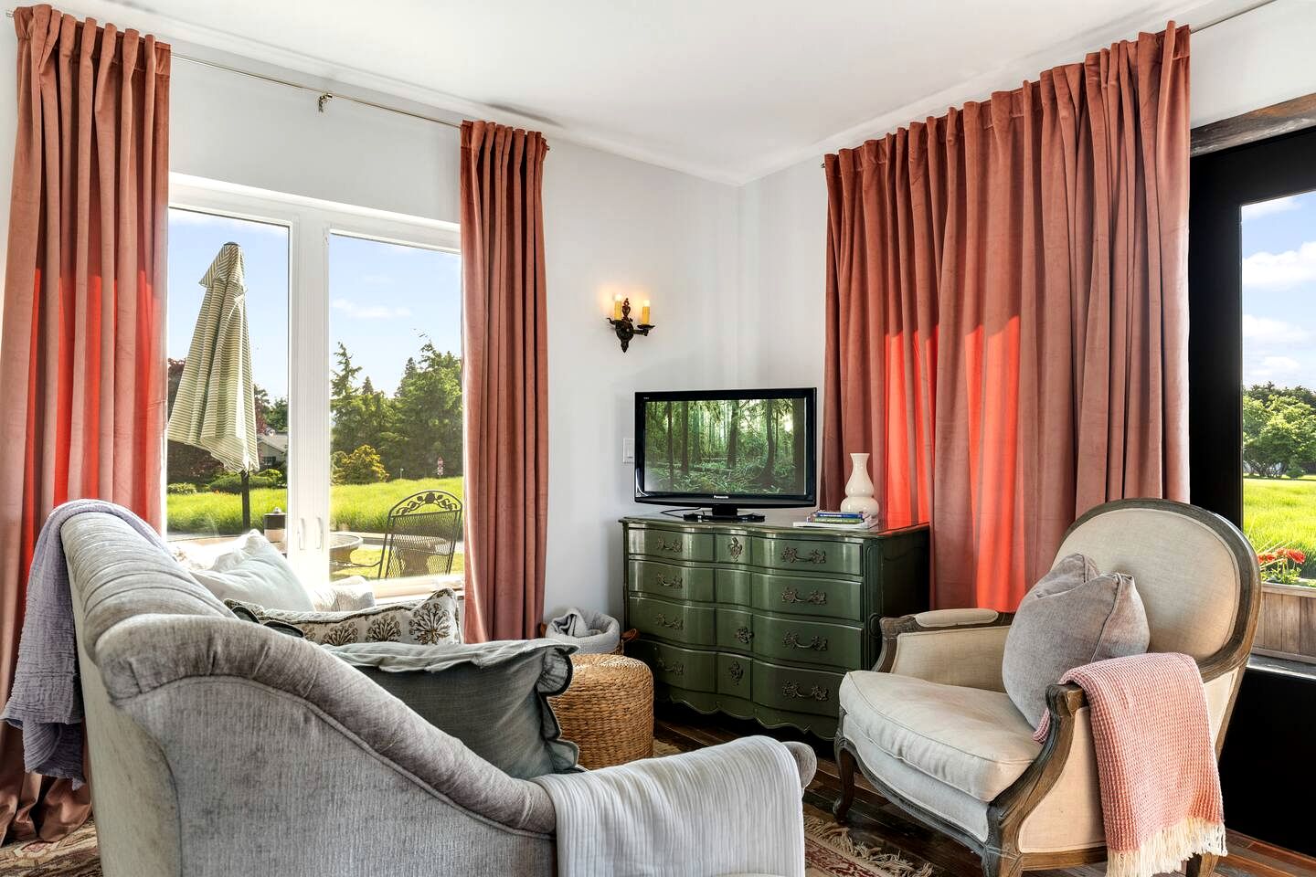 Elegant French-Inspired Cottage on Private Lavender Farm near Sequim, Washington