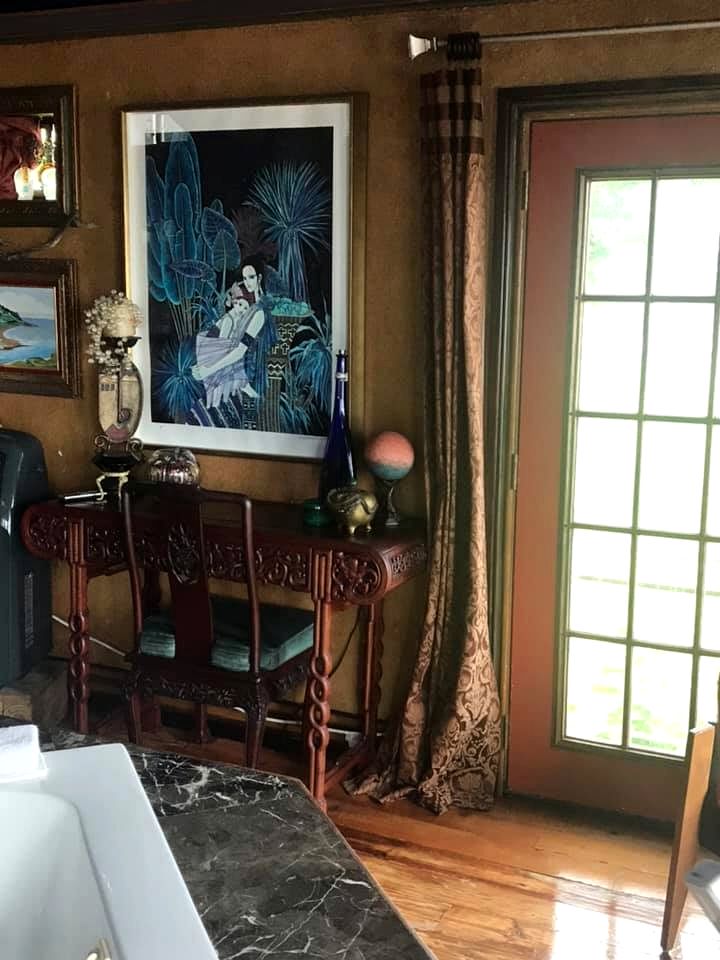Romantic Open-Concept Couples Suite with Private Jacuzzi & Balcony Views in Bacliff, Texas