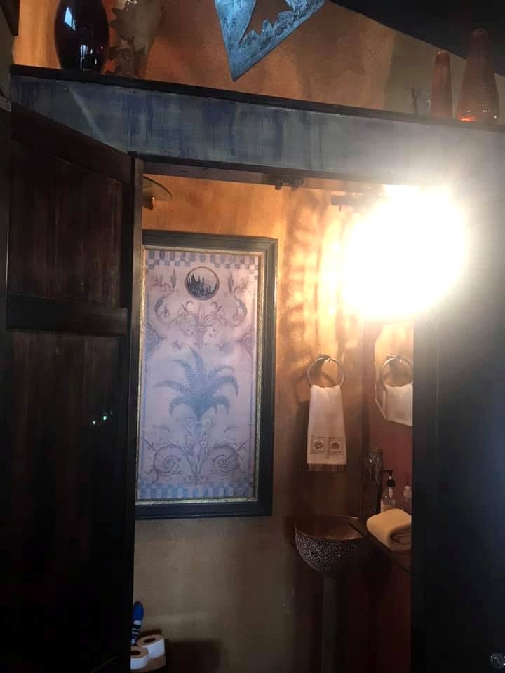Romantic Open-Concept Couples Suite with Private Jacuzzi & Balcony Views in Bacliff, Texas