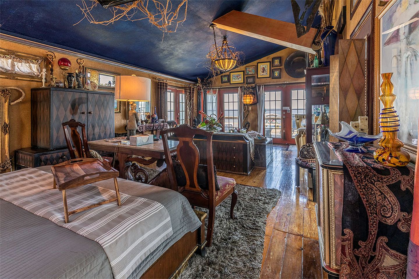 Romantic Open-Concept Couples Suite with Private Jacuzzi & Balcony Views in Bacliff, Texas