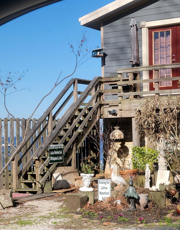 Romantic Open-Concept Couples Suite with Private Jacuzzi & Balcony Views in Bacliff, Texas