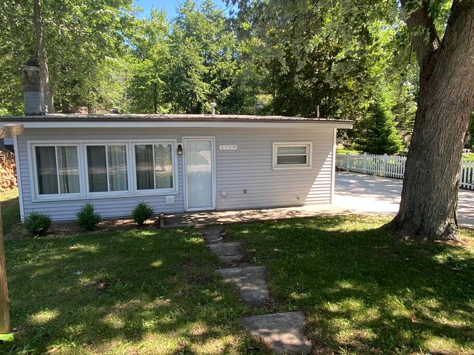 Peaceful and Pet-Friendly Lake Mitchell Cabin For an Exciting Escape by the Heart of the Manistee National Forest, Michigan