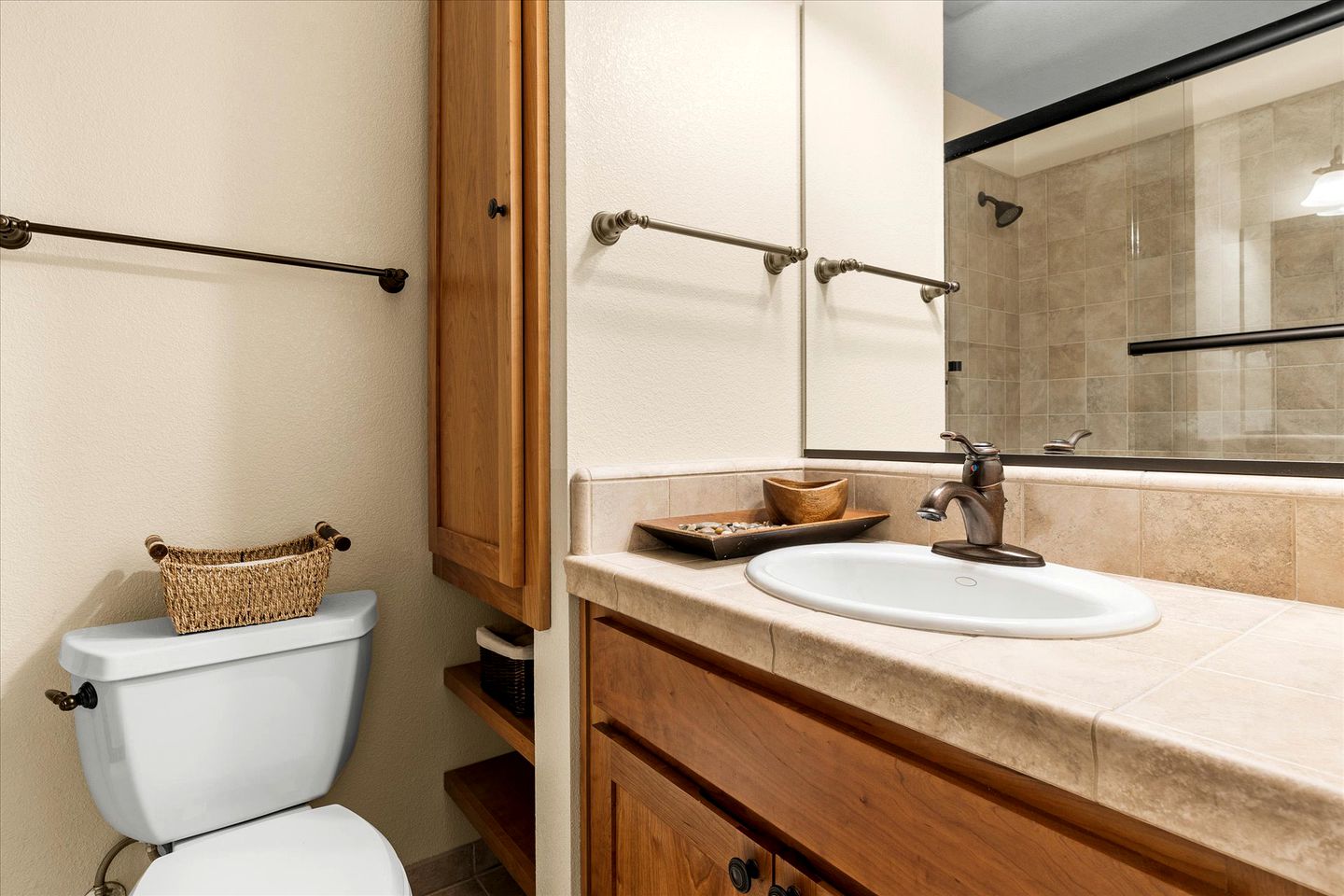 Guerneville Cabin with Hot Tub and Forest Views near Sonoma Wine Country