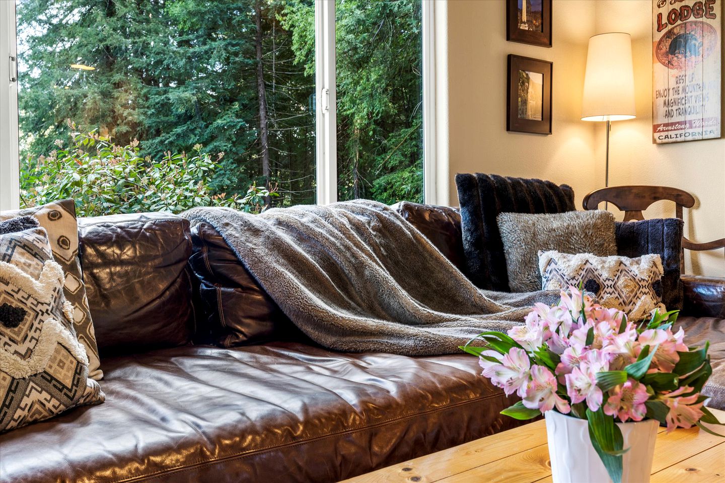 Guerneville Cabin with Hot Tub and Forest Views near Sonoma Wine Country