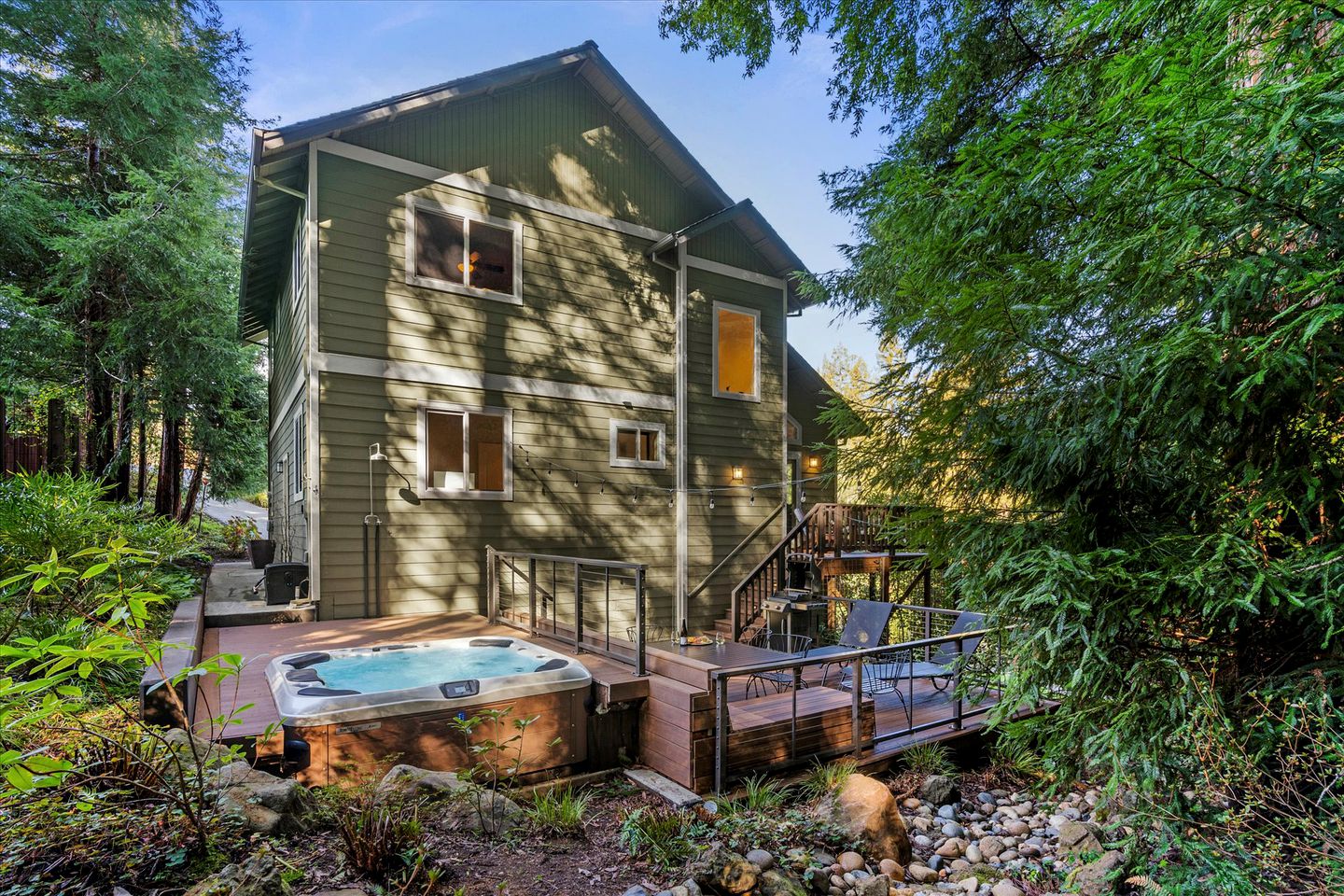 Guerneville Cabin with Hot Tub and Forest Views near Sonoma Wine Country