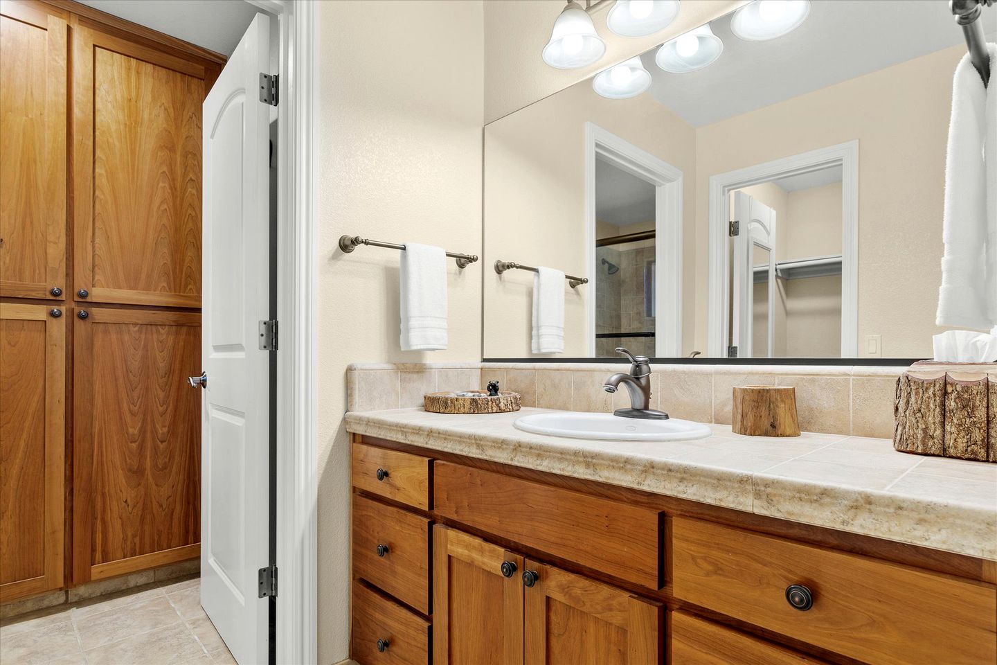 Guerneville Cabin with Hot Tub and Forest Views near Sonoma Wine Country