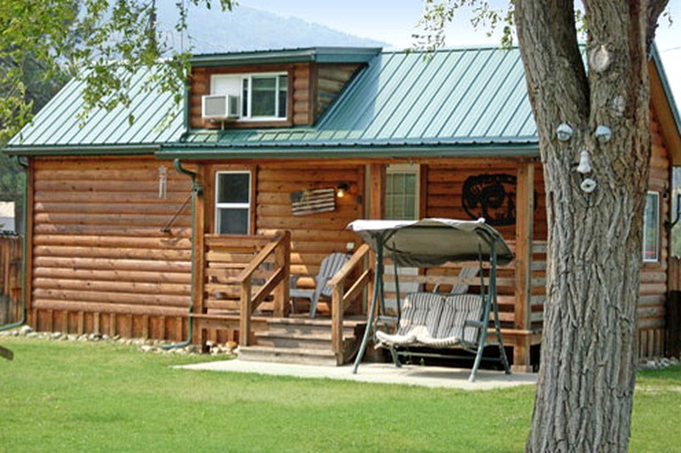 Lazy Daze Retreat Colombia Cottages, Cabins 25422, Northport, United