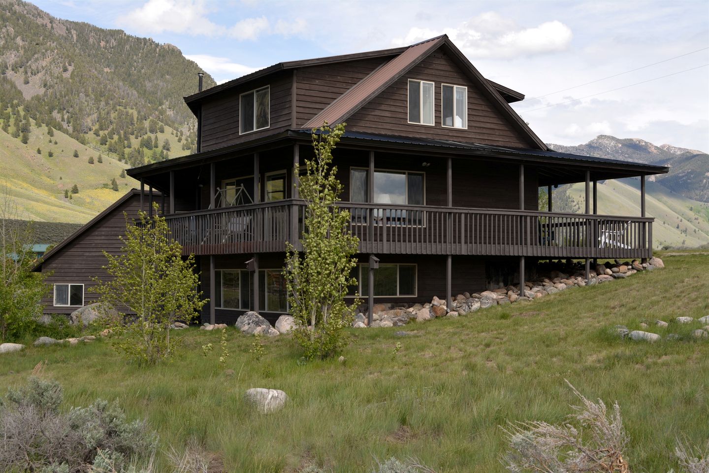 Spacious Vacation Home with Madison River Frontage near Yellowstone in Ennis, Montana