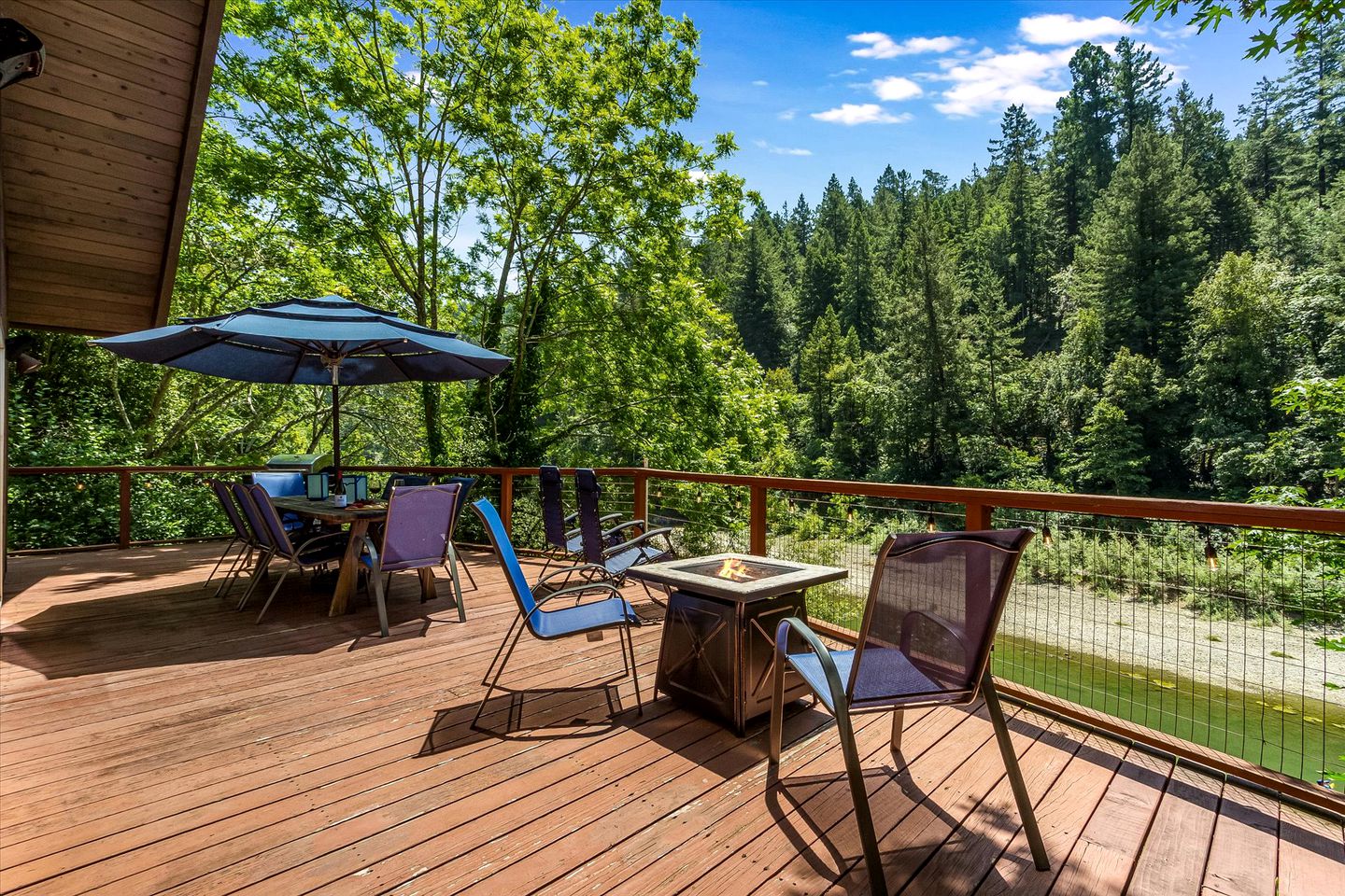 Luxury Log Cabin on the Russian River Surrounded by Redwoods State Natural Reserve in Guerneville, California