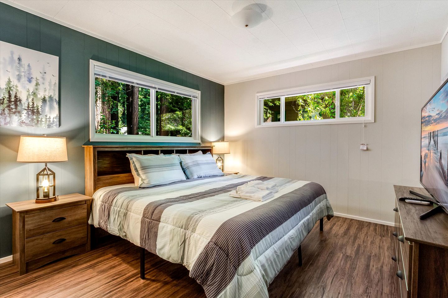 Luxury Log Cabin on the Russian River Surrounded by Redwoods State Natural Reserve in Guerneville, California