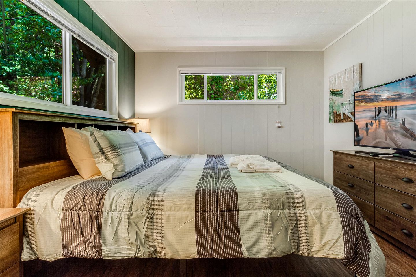 Luxury Log Cabin on the Russian River Surrounded by Redwoods State Natural Reserve in Guerneville, California