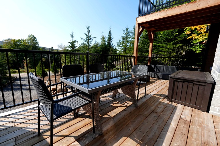 Vacation Rentals (Canada, --, --)