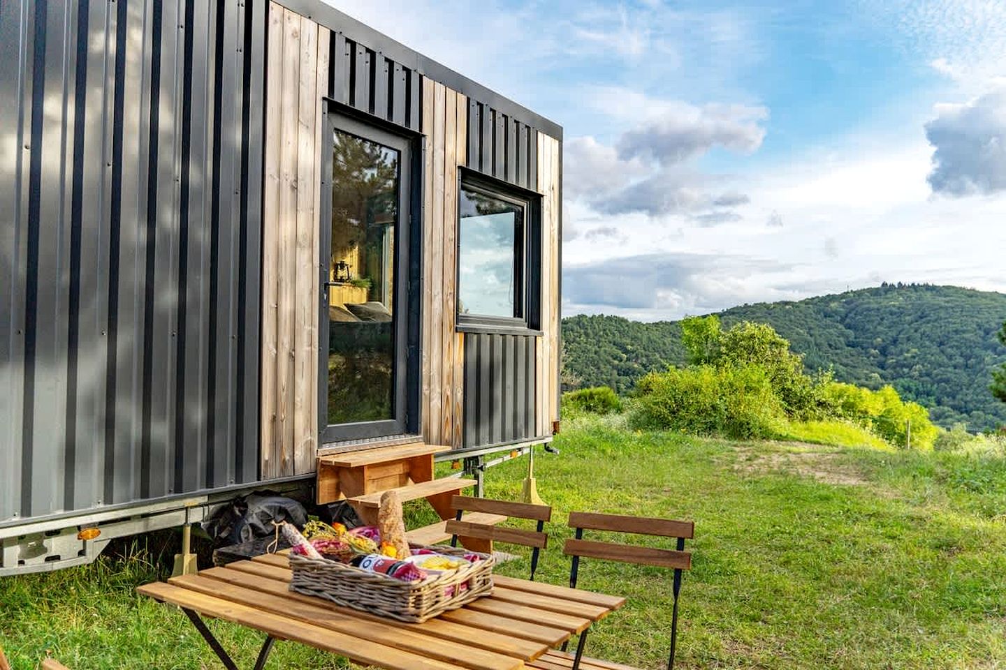 Secluded Sustainable Tiny Home with Horseback Access Near Chaîne des Puys | Châtel-Guyon, France