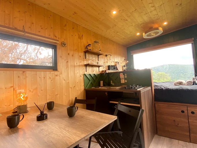 Vacation Rentals (France, --, Auvergne-Rhône-Alpes)