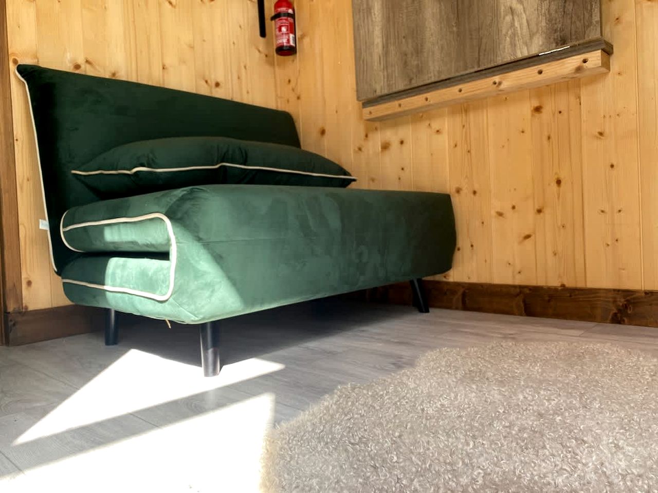 Secluded Sustainable Tiny Home with Horseback Access Near Chaîne des Puys | Châtel-Guyon, France