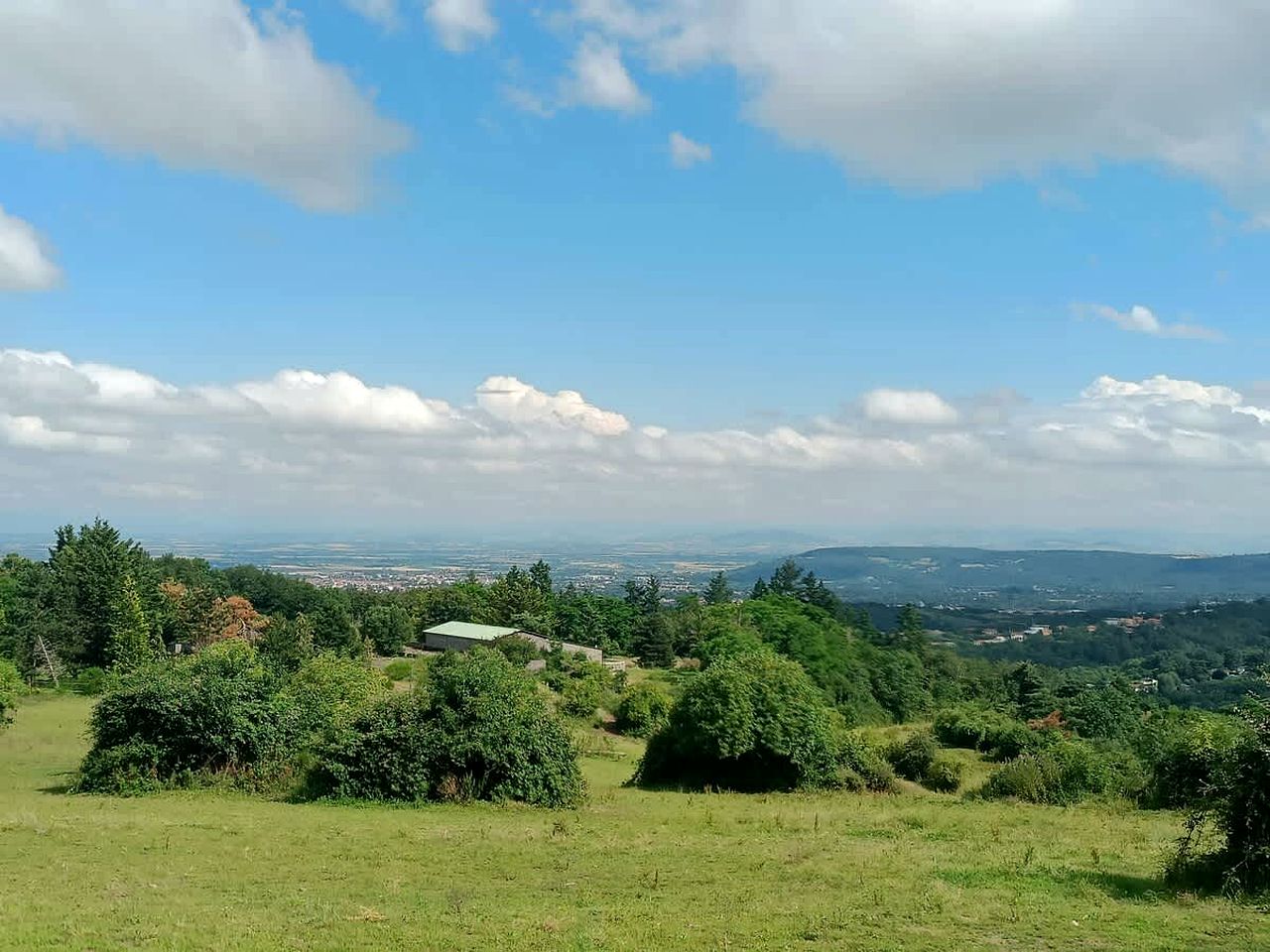 Secluded Sustainable Tiny Home with Horseback Access Near Chaîne des Puys | Châtel-Guyon, France