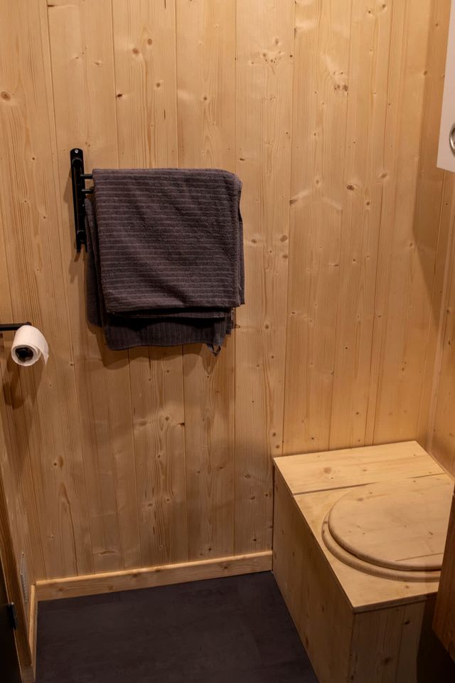 Secluded Sustainable Tiny Home with Horseback Access Near Chaîne des Puys | Châtel-Guyon, France