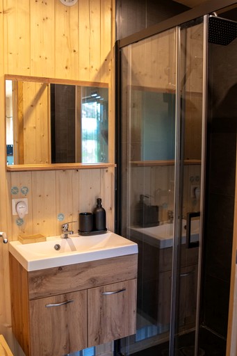 Vacation Rentals (France, --, Auvergne-Rhône-Alpes)