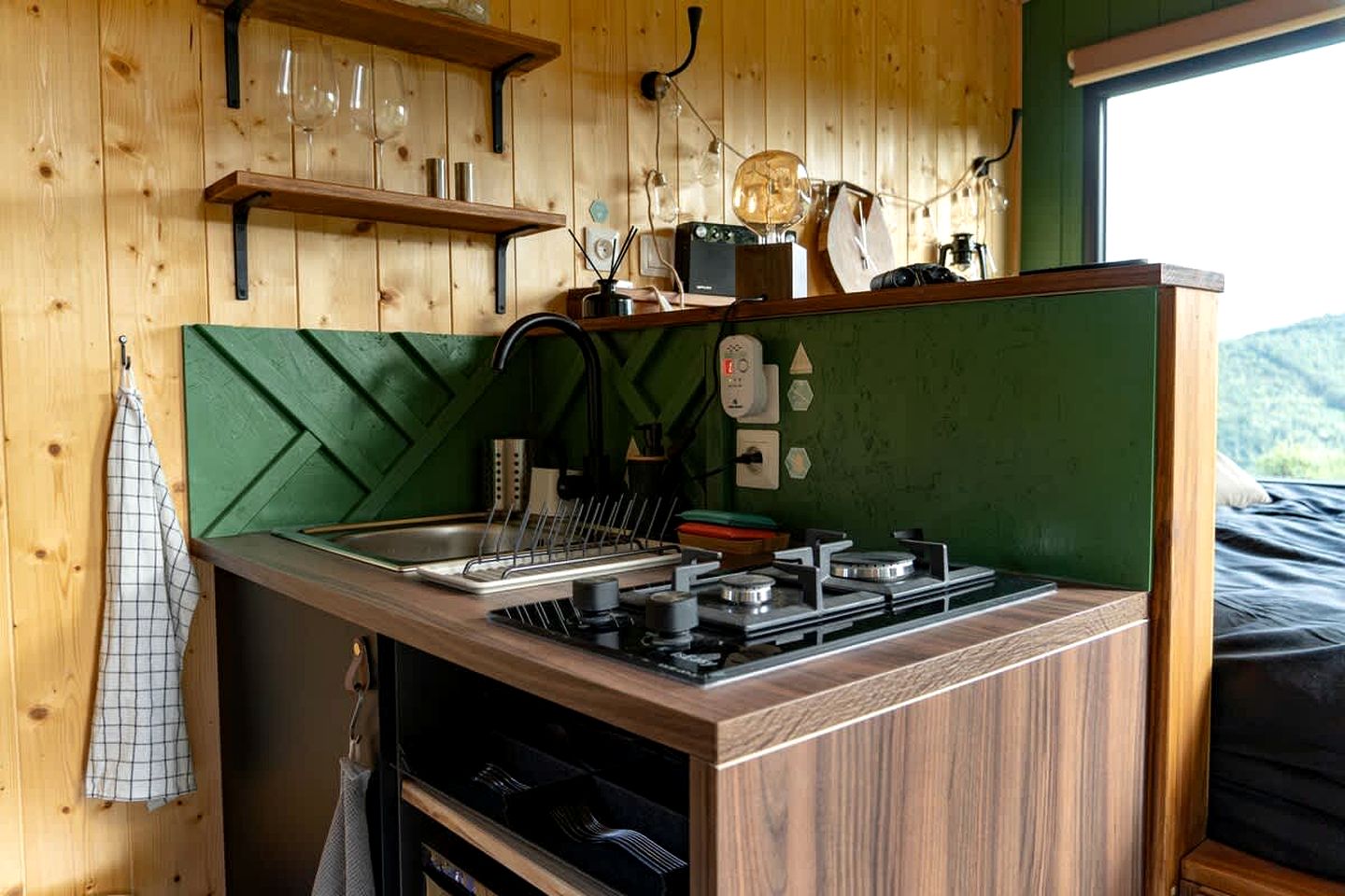 Secluded Sustainable Tiny Home with Horseback Access Near Chaîne des Puys | Châtel-Guyon, France