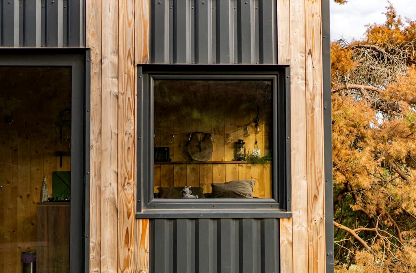 Secluded Sustainable Tiny Home with Horseback Access Near Chaîne des Puys | Châtel-Guyon, France