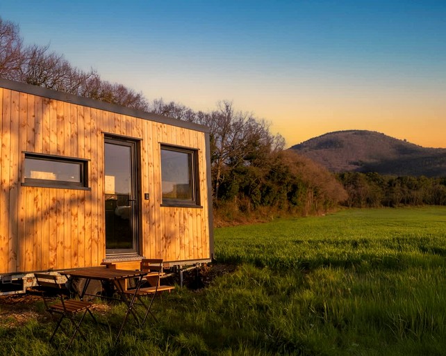 Serene Off-Grid Nature Tiny Home with Deer-Rut Views Near the Vercors | Gigors-et-Lozeron, France