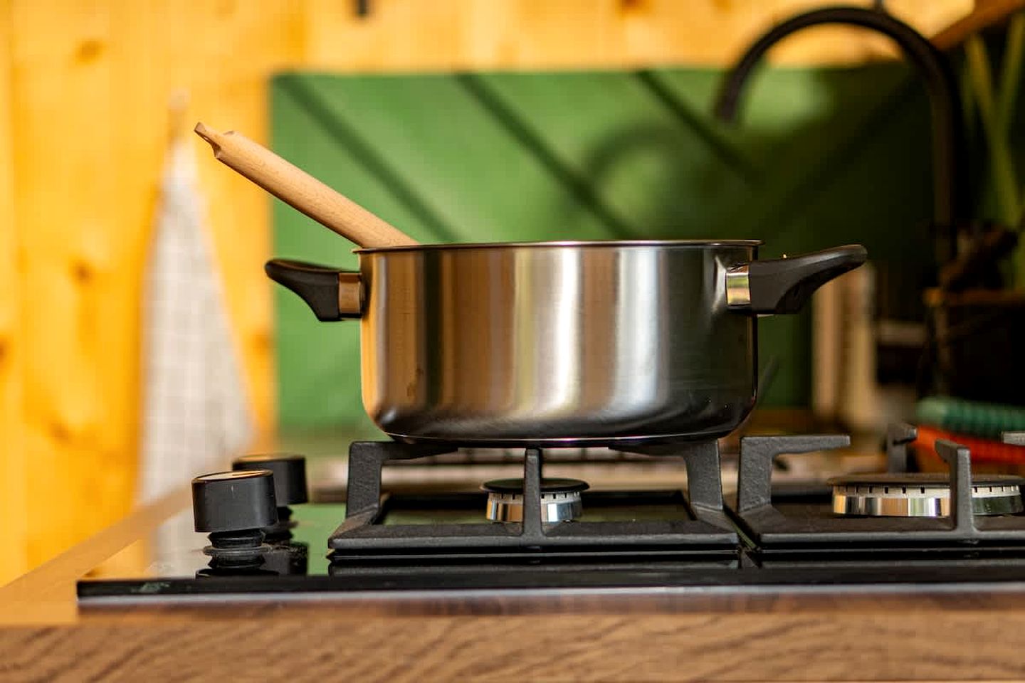 Serene Off-Grid Nature Tiny Home with Deer-Rut Views Near the Vercors | Gigors-et-Lozeron, France