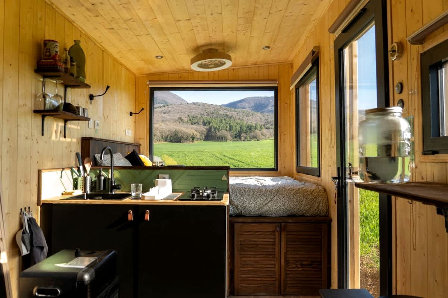 Serene Off-Grid Nature Tiny Home with Deer-Rut Views Near the Vercors | Gigors-et-Lozeron, France