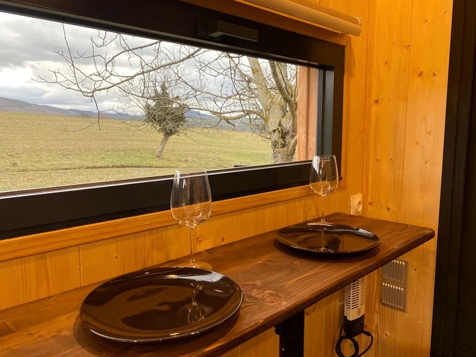 Vacation Rentals (France, --, Auvergne-Rhône-Alpes)