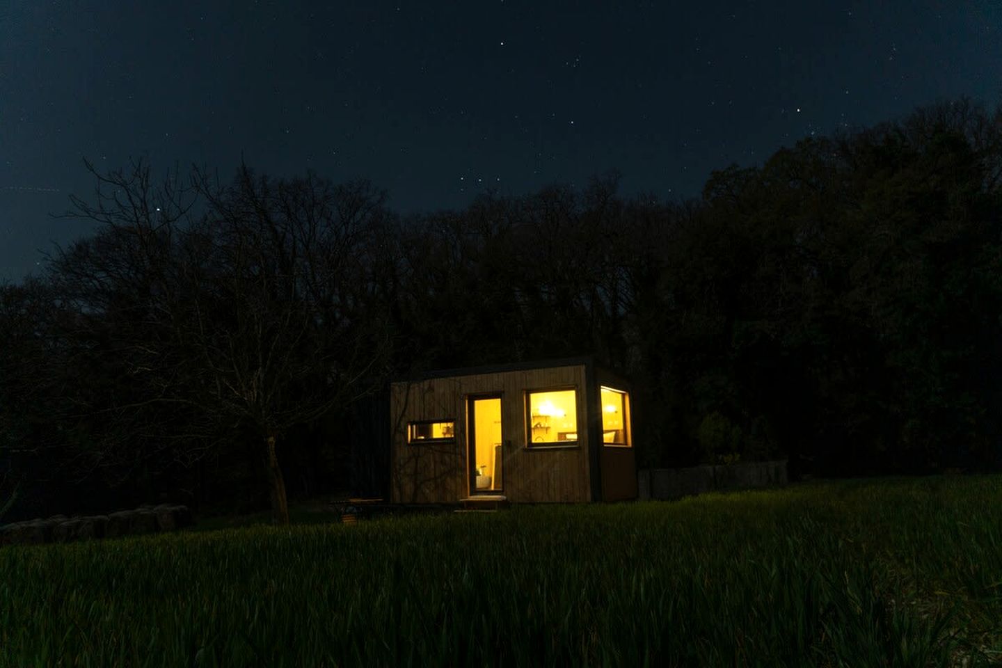 Serene Off-Grid Nature Tiny Home with Deer-Rut Views Near the Vercors | Gigors-et-Lozeron, France