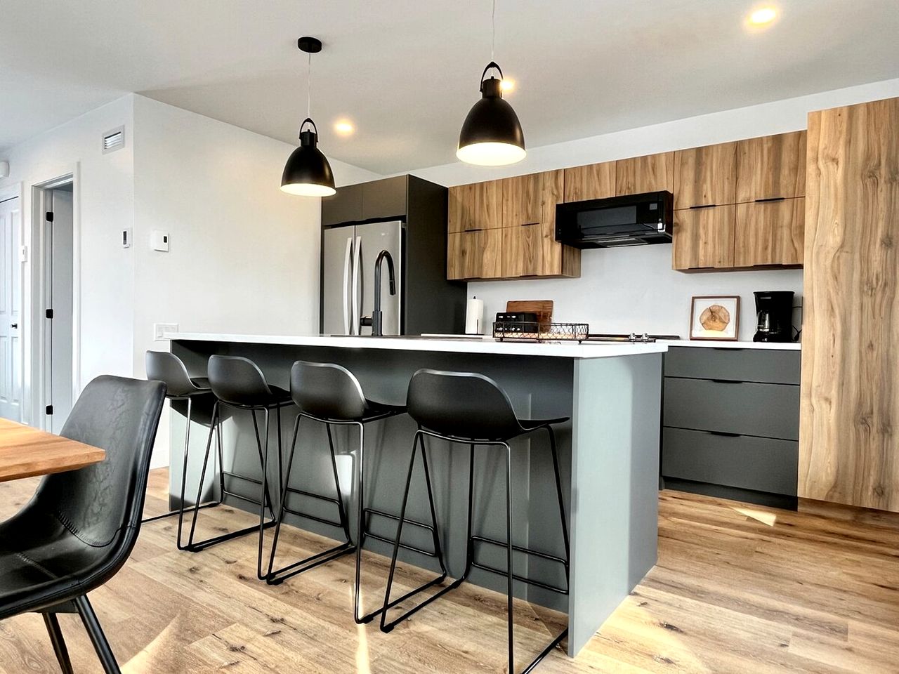 Incredible Modern Cottage with Fire Pit, Hot-tub and Foosball in Charlevoix, Michigan