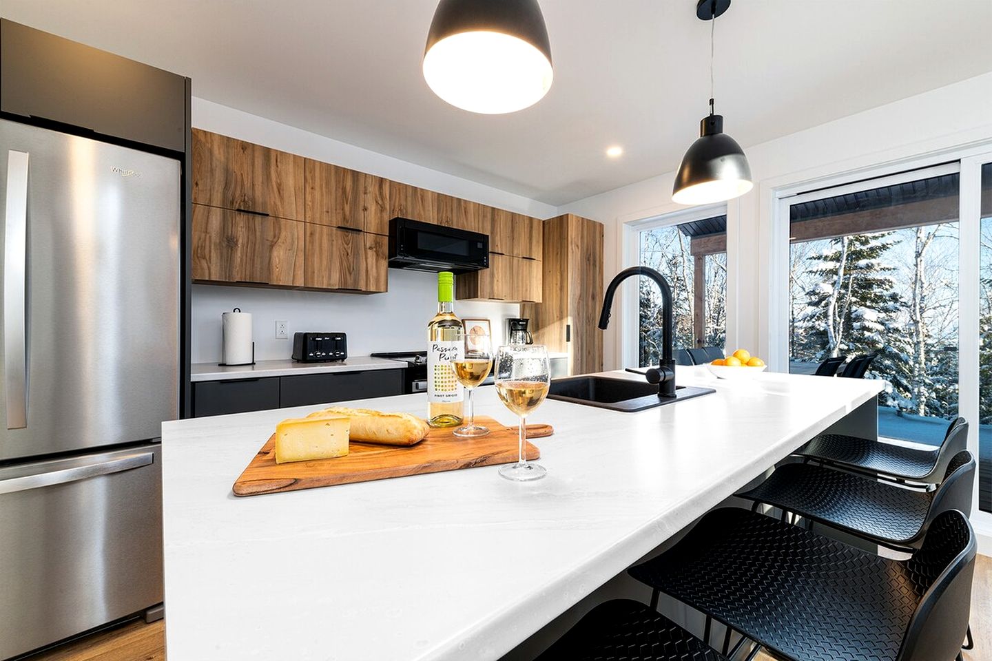 Incredible Modern Cottage with Fire Pit, Hot-tub and Foosball in Charlevoix, Michigan