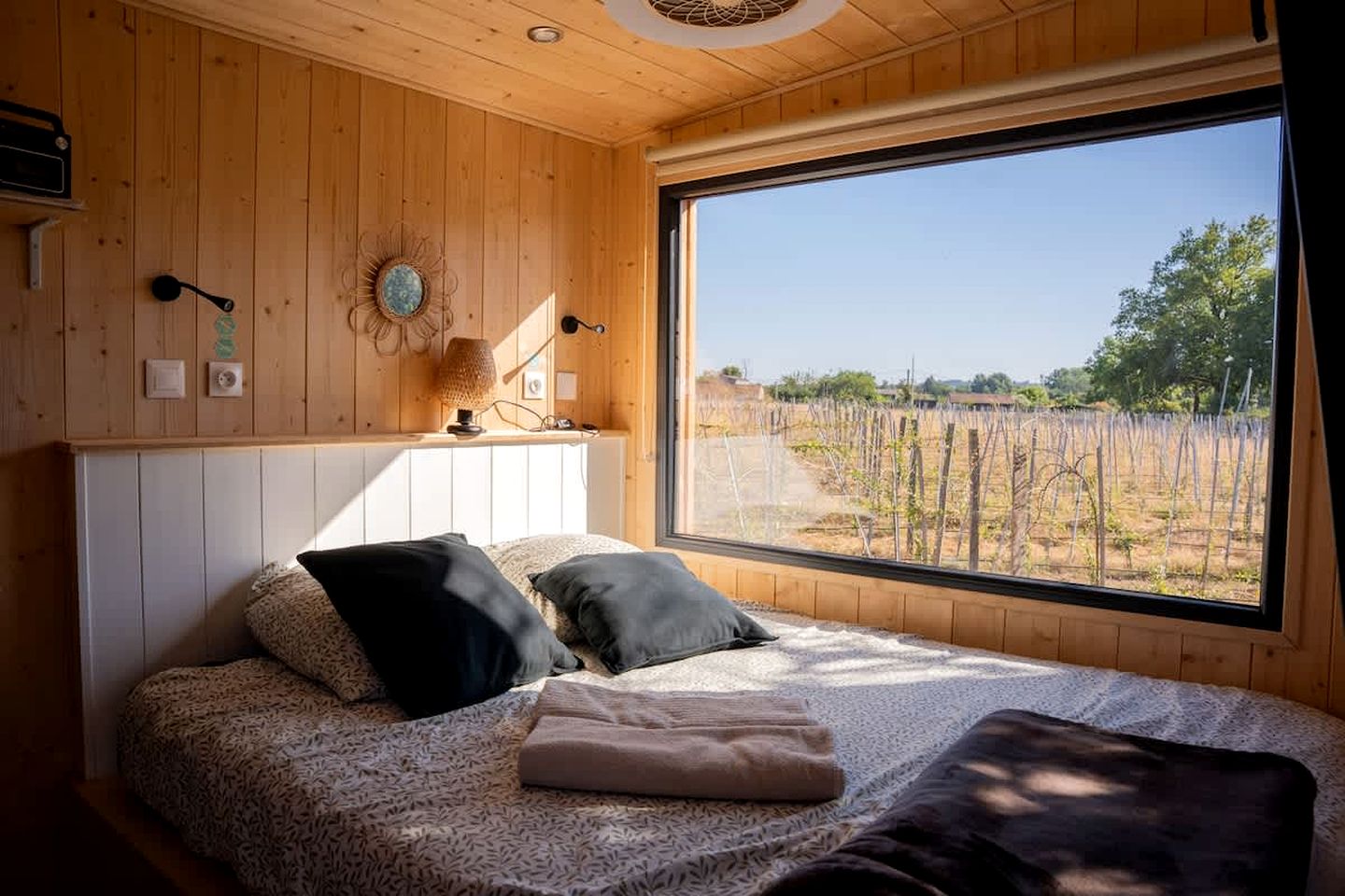 Charming Eco Tiny Home with Organic Wine & Goji Tasting near Saint-Émilion, Gironde
