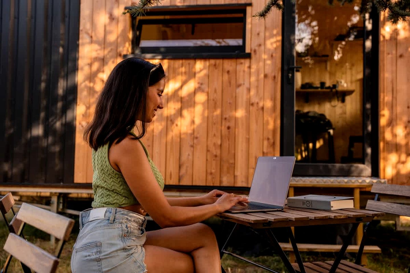Charming Eco Tiny Home with Organic Wine & Goji Tasting near Saint-Émilion, Gironde