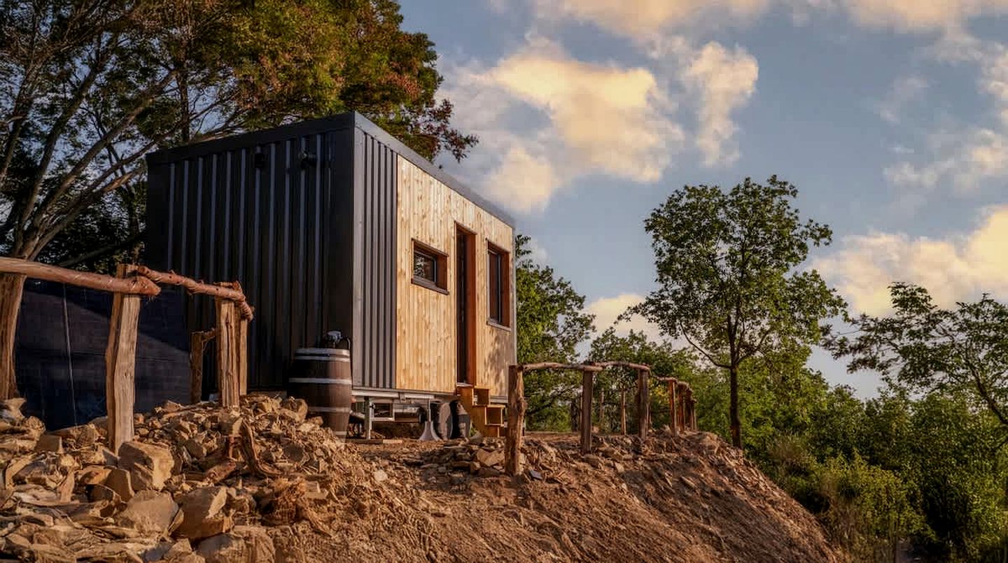 Charming Eco-Friendly Tiny Home with Mediterranean Horizon Views Near Céret | France