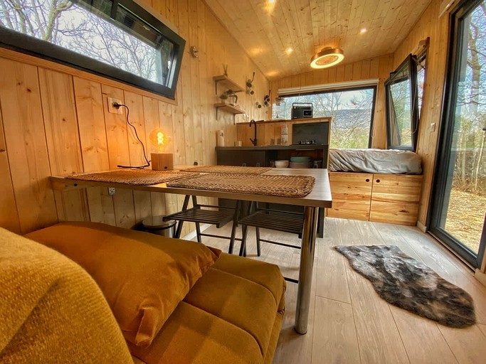 Vacation Rentals (France, --, Auvergne-Rhône-Alpes)