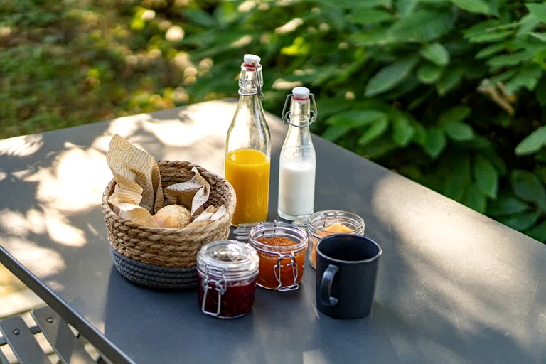 Vacation Rentals (France, --, Auvergne-Rhône-Alpes)