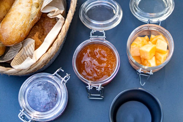 Vacation Rentals (France, --, Auvergne-Rhône-Alpes)