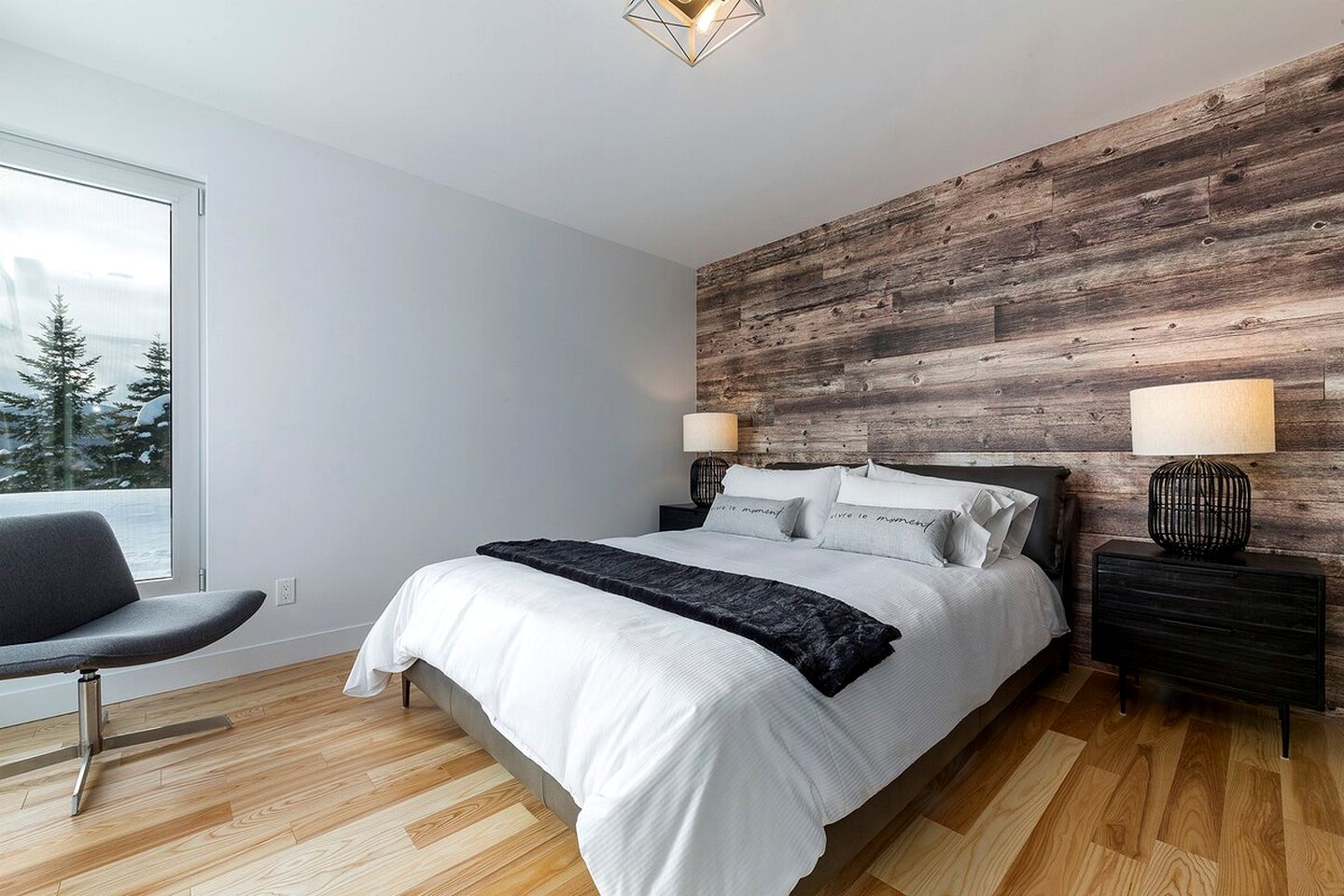 Charming Vacation Rental with Hot-tub and Stunning Views in Petite-Rivière-Saint-François, Quebec