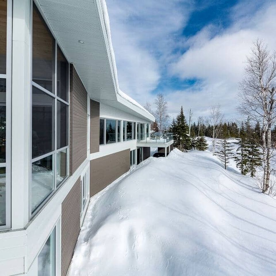 Charming Vacation Rental with Hot-tub and Stunning Views in Petite-Rivière-Saint-François, Quebec