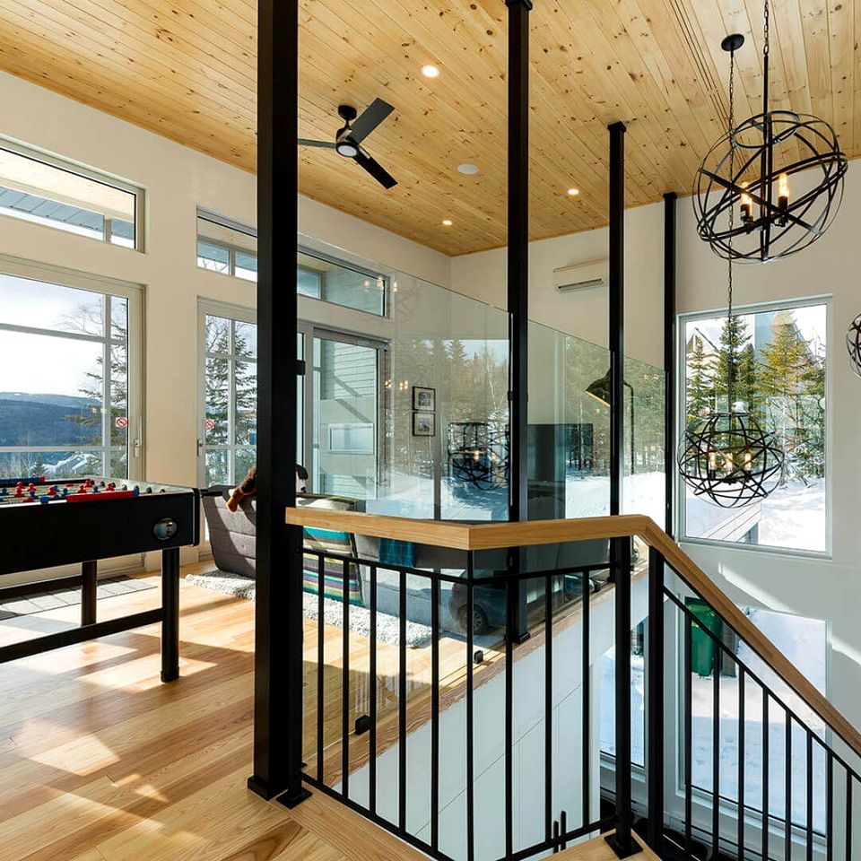 Charming Vacation Rental with Hot-tub and Stunning Views in Petite-Rivière-Saint-François, Quebec