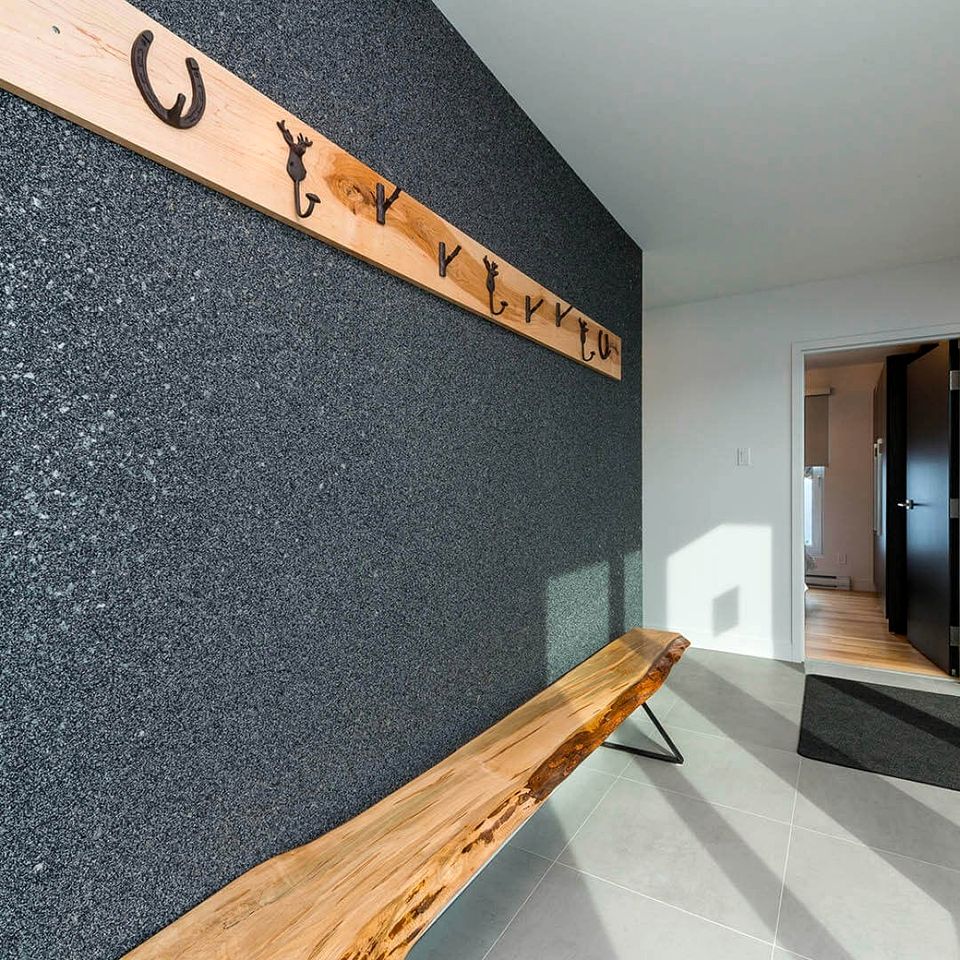 Charming Vacation Rental with Hot-tub and Stunning Views in Petite-Rivière-Saint-François, Quebec